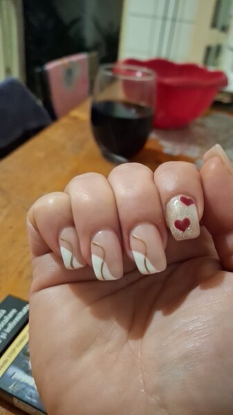 Buna dimineata, manichiura.